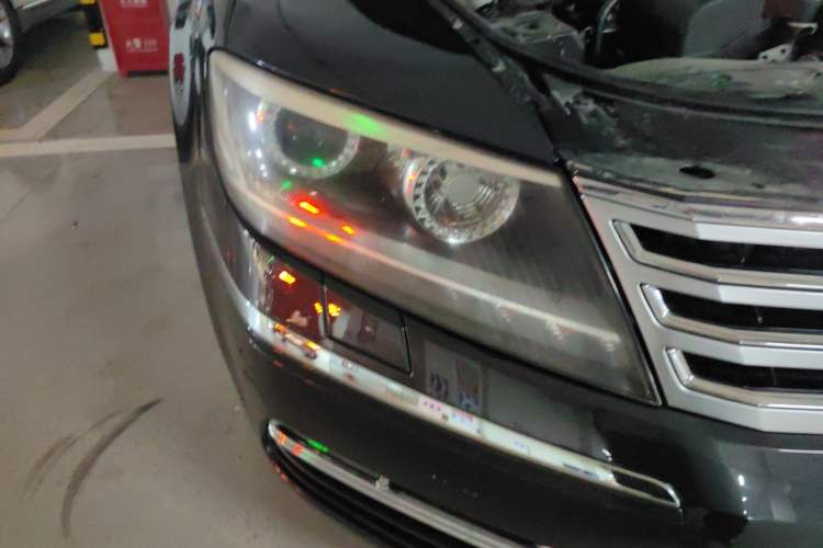 Used Volkswagen Phaeton 2011 3.6L V6 5-Seater Extended Comfort Version Right Front Headlight
