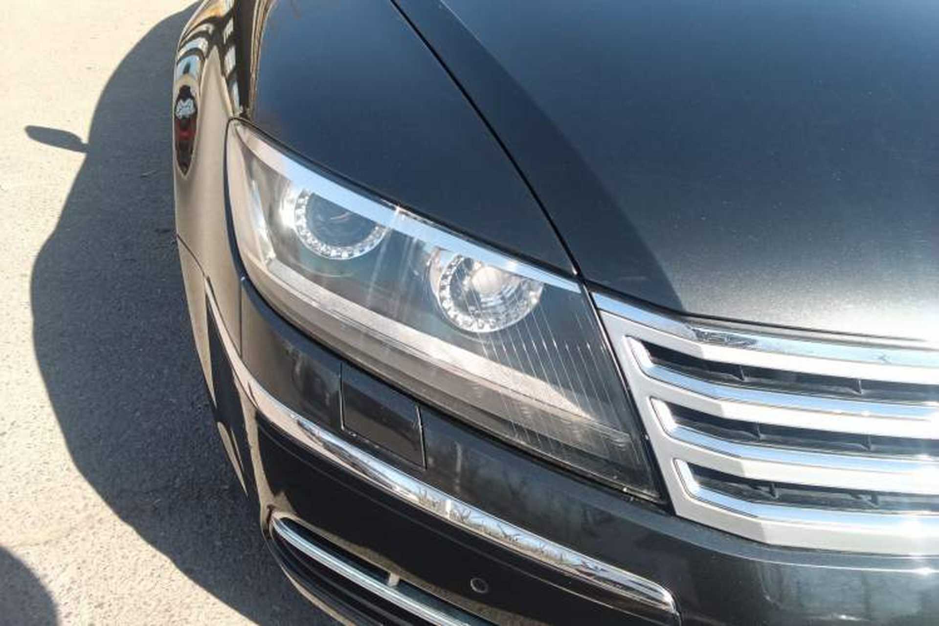 Used Volkswagen Phaeton 2011 3.6L V6 5-Seater Extended Comfort Version Right Front Headlight