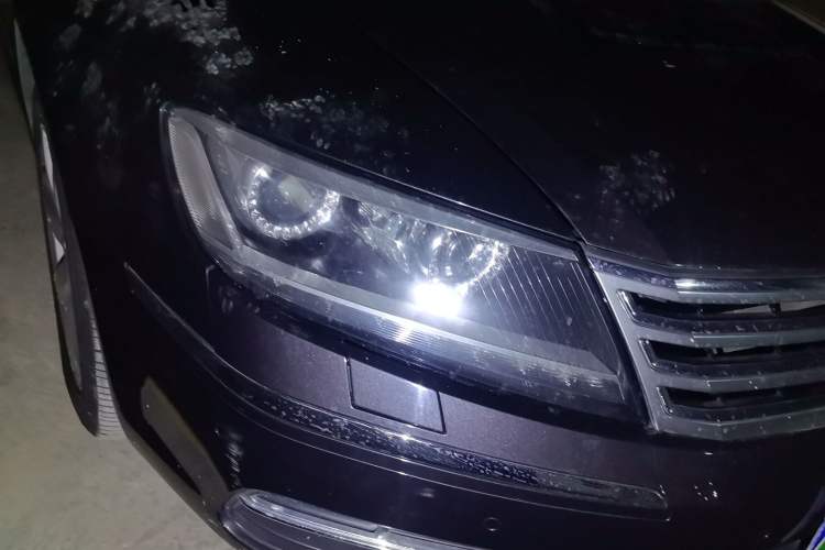 Used Volkswagen Phaeton 2011 3.6L V6 5-Seater Extended Business Edition Right Front Headlight