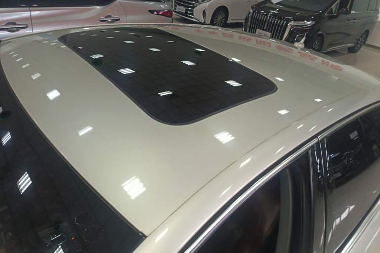 Used Volkswagen Phaeton 2011 4.2L V8 4-seat Extended-Range Individual Edition Roof