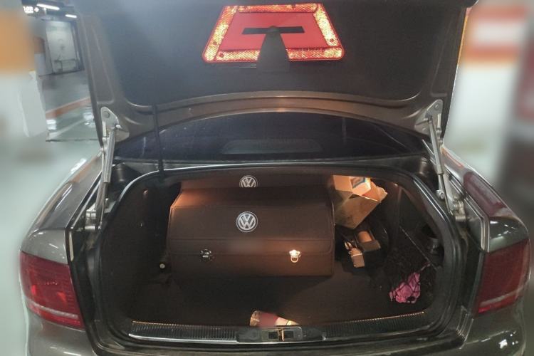 Used Volkswagen Phaeton 2011 3.6L V6 4-Seater Extended-Length Individual Edition Trunk