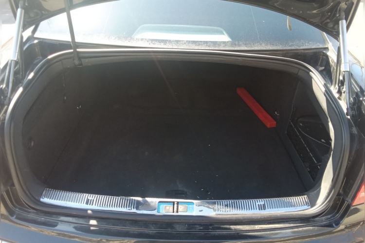 Used Volkswagen Phaeton 2011 3.6L V6 5-Seater Extended Comfort Version Trunk