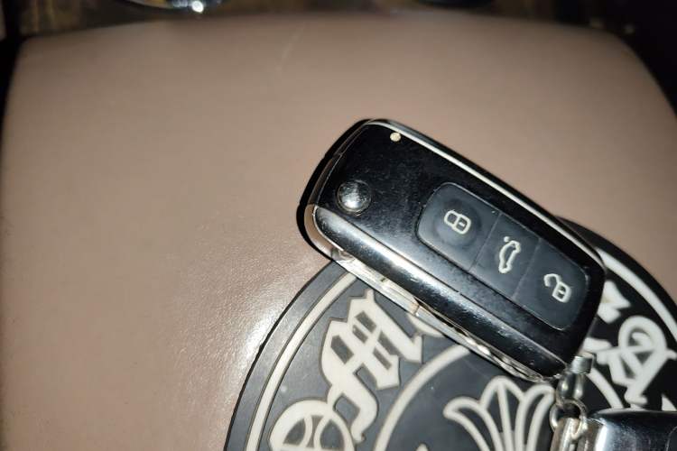 Used Volkswagen Phaeton 2011 3.6L V6 5-Seater Extended Comfort Version Vehicle Key