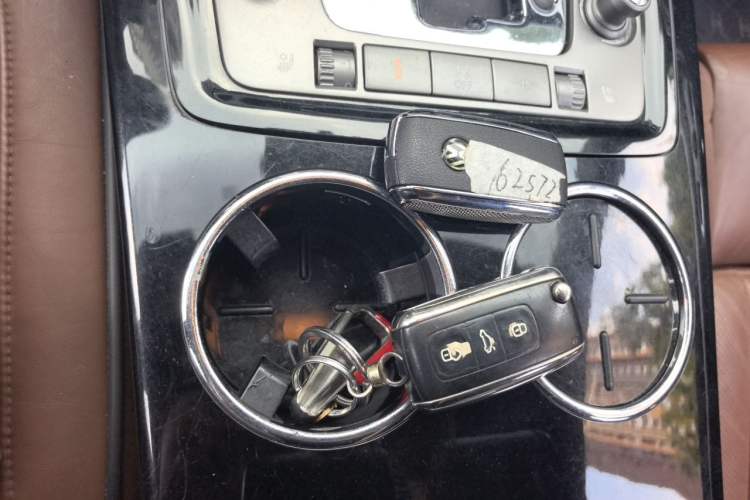Used Volkswagen Phaeton 2011 3.6L V6 4-Seater Extended-Length Individual Edition Vehicle Key