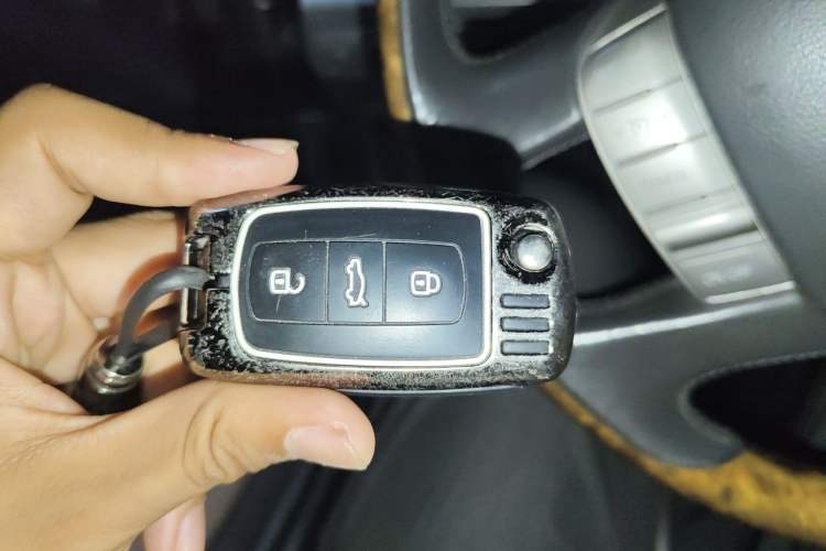 Used Volkswagen Phaeton 2011 3.6L V6 4-Seater Extended-Length Individual Edition Vehicle Key