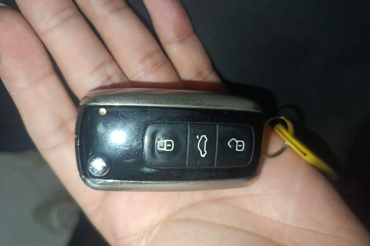 Used Volkswagen Phaeton 2011 4.2L V8 4-seat Extended-Range Individual Edition Vehicle Key