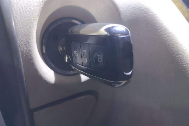 Used Volkswagen Phaeton 2011 3.6L V6 5-Seater Extended Business Edition Vehicle Key