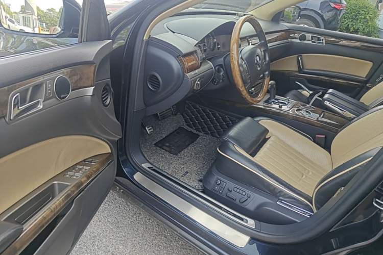Used Volkswagen Phaeton 2011 4.2L V8 4-seat Extended-Range Individual Edition Driver Seat