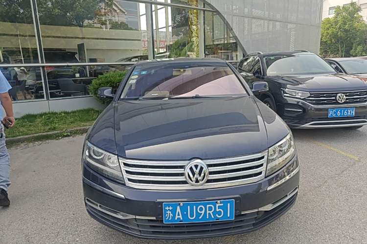 Used Volkswagen Phaeton 2011 4.2L V8 4-seat Extended-Range Individual Edition Front