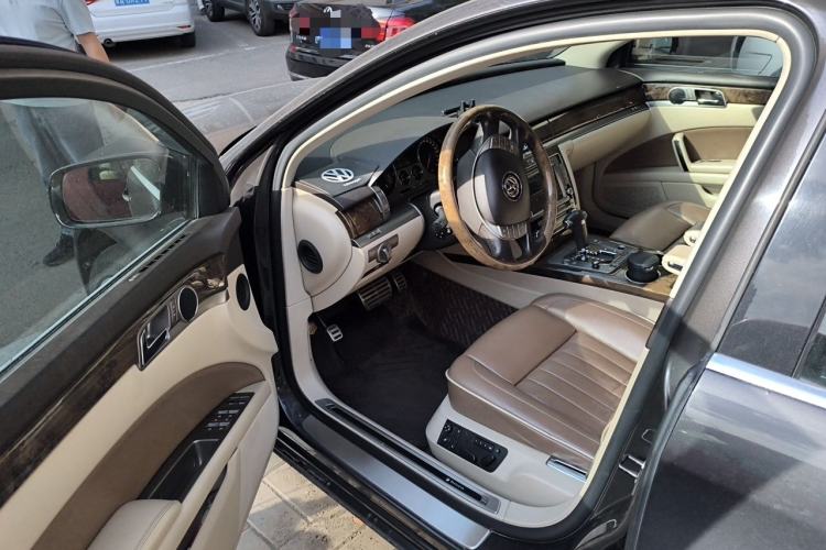 Used Volkswagen Phaeton 2011 3.6L V6 4-Seater Extended-Length Individual Edition Driver Seat