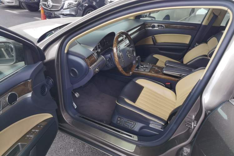 Used Volkswagen Phaeton 2011 3.6L V6 4-Seater Extended-Length Individual Edition Driver Seat