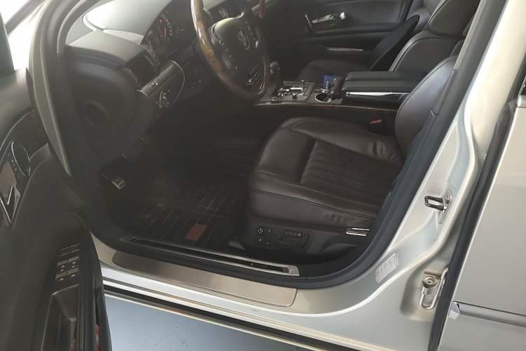 Used Volkswagen Phaeton 2011 3.6L V6 4-Seater Extended-Length Individual Edition Driver Seat