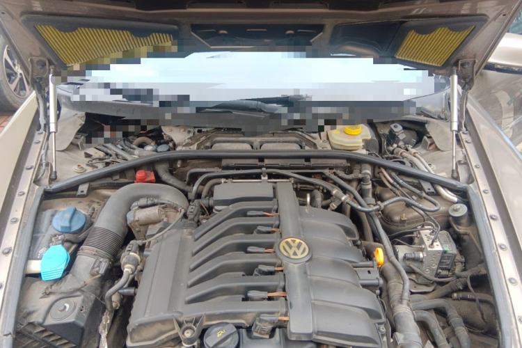 Used Volkswagen Phaeton 2011 3.6L V6 5-Seater Extended Comfort Version Engine Bay
