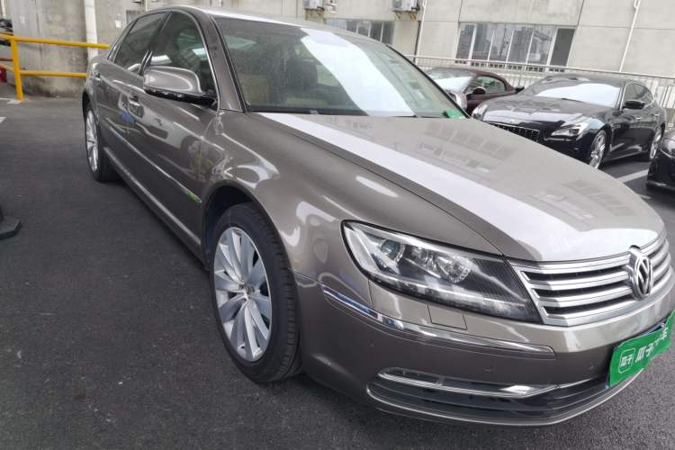 Used Volkswagen Phaeton 2011 3.6L V6 4-Seater Extended-Length Individual Edition Front Right 45 Deg