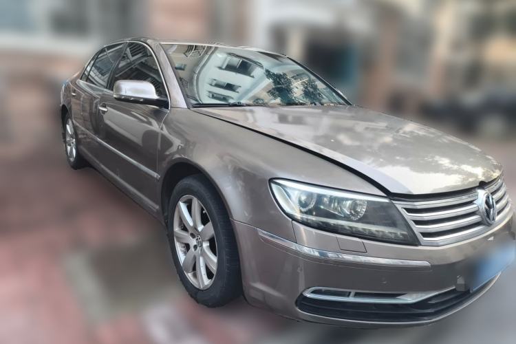 Used Volkswagen Phaeton 2011 3.6L V6 5-Seater Extended Comfort Version Front Right 45 Deg