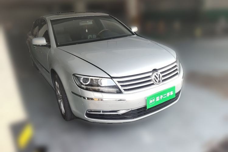 Used Volkswagen Phaeton 2011 3.6L V6 4-Seater Extended-Length Individual Edition Front Right 45 Deg
