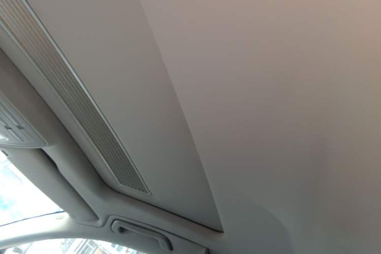 Used Volkswagen Phaeton 2011 3.6L V6 5-Seater Extended Comfort Version Headliner