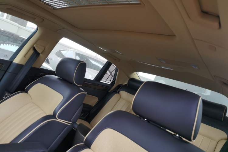 Used Volkswagen Phaeton 2011 3.6L V6 4-Seater Extended-Length Individual Edition Headliner
