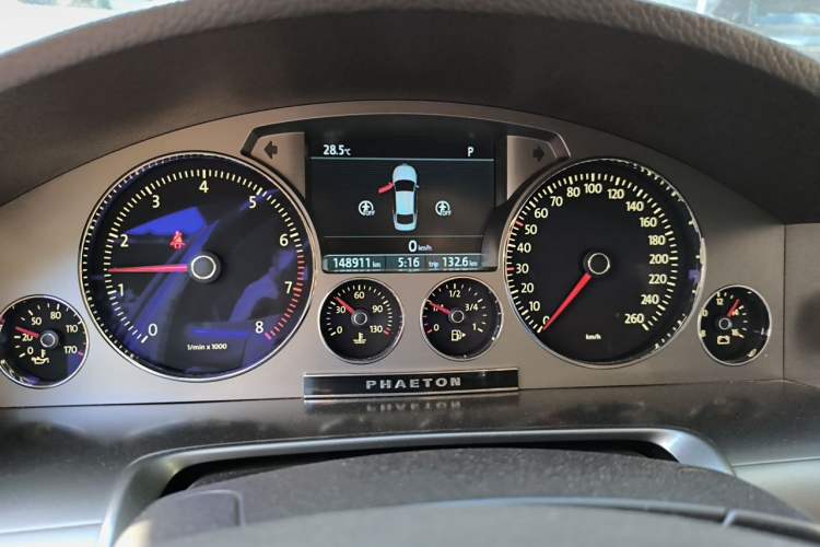 Used Volkswagen Phaeton 2011 3.6L V6 4-Seater Extended-Length Individual Edition Instrument Cluster