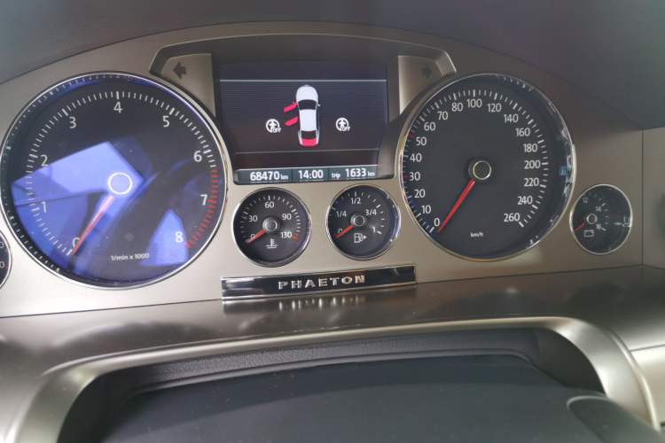 Used Volkswagen Phaeton 2011 3.6L V6 4-Seater Extended-Length Individual Edition Instrument Cluster