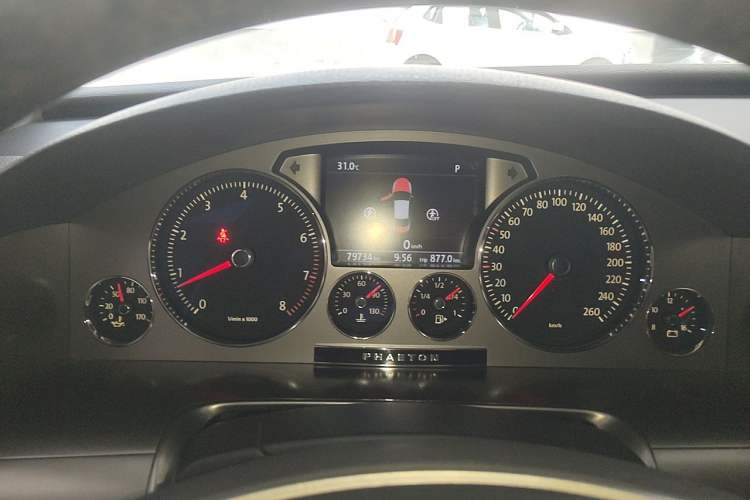 Used Volkswagen Phaeton 2011 3.6L V6 4-Seater Extended-Length Individual Edition Instrument Cluster