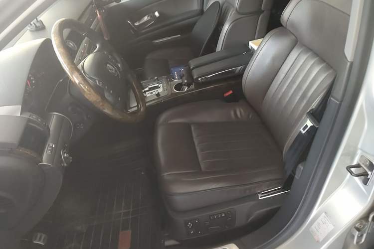 Used Volkswagen Phaeton 2011 3.6L V6 4-Seater Extended-Length Individual Edition Left Front Seat