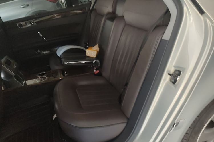 Used Volkswagen Phaeton 2011 3.6L V6 4-Seater Extended-Length Individual Edition Left Rear Seat