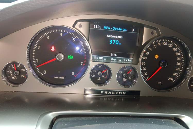 Used Volkswagen Phaeton 2011 3.6L V6 5-Seater Extended Comfort Version Odometer Close Up