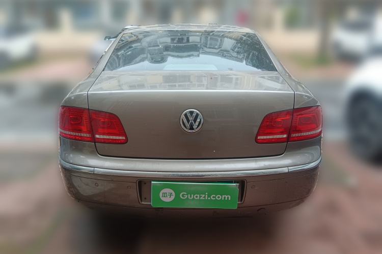 Used Volkswagen Phaeton 2011 3.6L V6 5-Seater Extended Comfort Version Rear