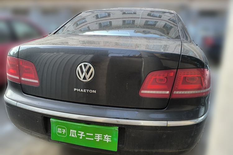 Used Volkswagen Phaeton 2011 3.6L V6 4-Seater Extended-Length Individual Edition Rear