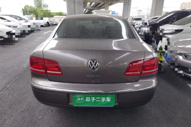 Used Volkswagen Phaeton 2011 3.6L V6 4-Seater Extended-Length Individual Edition Rear