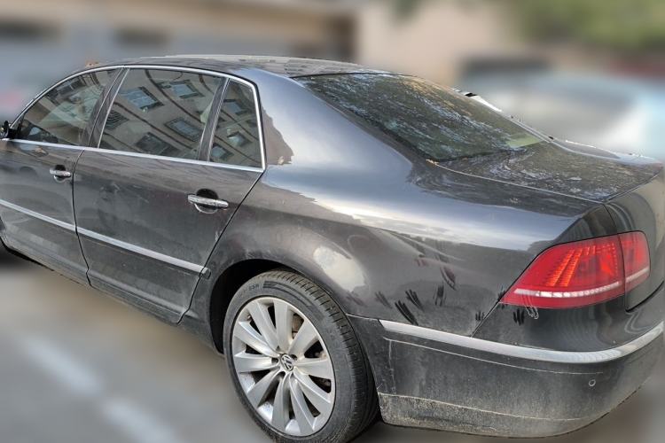 Used Volkswagen Phaeton 2011 3.6L V6 4-Seater Extended-Length Individual Edition Rear Left 45 Deg
