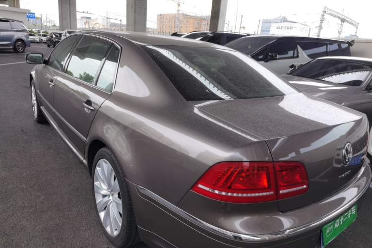 Used Volkswagen Phaeton 2011 3.6L V6 4-Seater Extended-Length Individual Edition Rear Left 45 Deg
