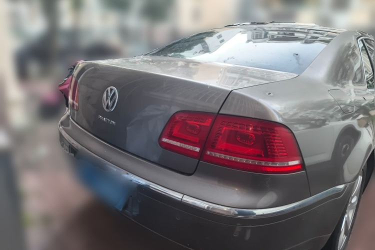 Used Volkswagen Phaeton 2011 3.6L V6 5-Seater Extended Comfort Version Rear