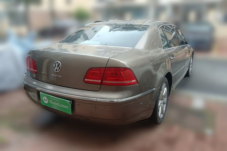 Used Volkswagen Phaeton 2011 3.6L V6 5-Seater Extended Comfort Version Rear Right 45 Deg