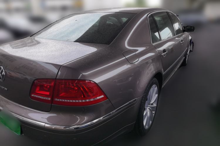 Used Volkswagen Phaeton 2011 3.6L V6 4-Seater Extended-Length Individual Edition Rear Right 45 Deg