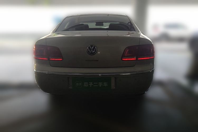 Used Volkswagen Phaeton 2011 3.6L V6 4-Seater Extended-Length Individual Edition Rear