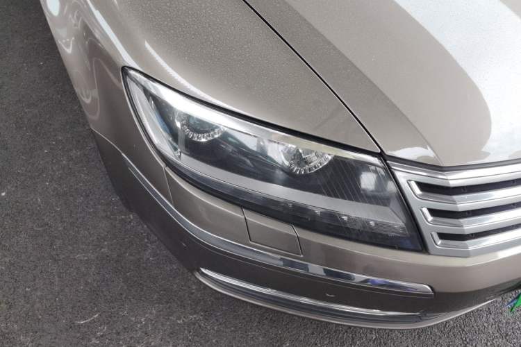 Used Volkswagen Phaeton 2011 3.6L V6 4-Seater Extended-Length Individual Edition Right Front Headlight