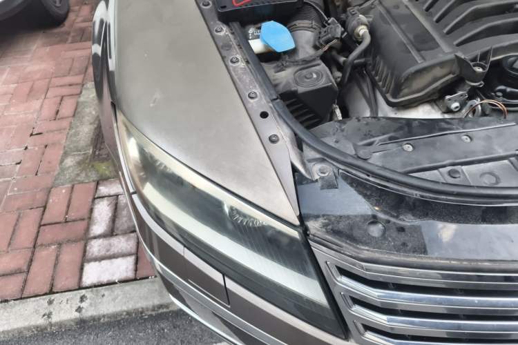 Used Volkswagen Phaeton 2011 3.6L V6 5-Seater Extended Comfort Version Right Front Headlight