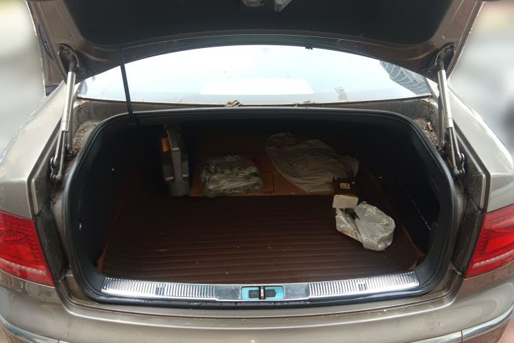 Used Volkswagen Phaeton 2011 3.6L V6 5-Seater Extended Comfort Version Trunk