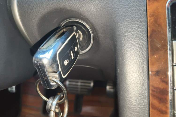 Used Volkswagen Phaeton 2011 3.6L V6 5-Seater Extended Comfort Version Vehicle Key