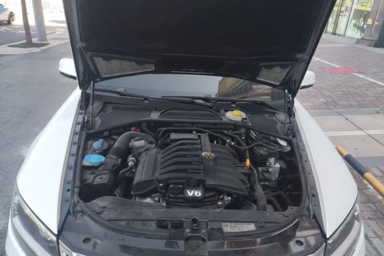 Used Volkswagen Phaeton 2011 3.6L V6 5-Seater Extended Business Edition Engine Bay