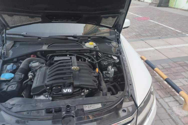 Used Volkswagen Phaeton 2011 3.6L V6 5-Seater Extended Business Edition Engine Bay Left