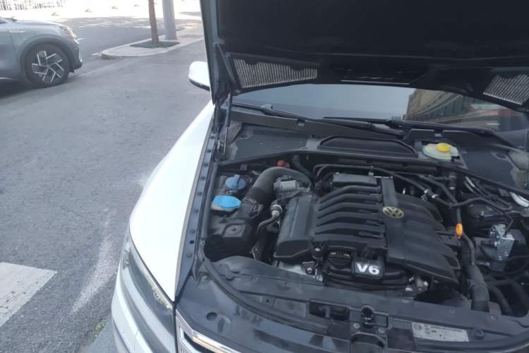 Used Volkswagen Phaeton 2011 3.6L V6 5-Seater Extended Business Edition Engine Bay Right