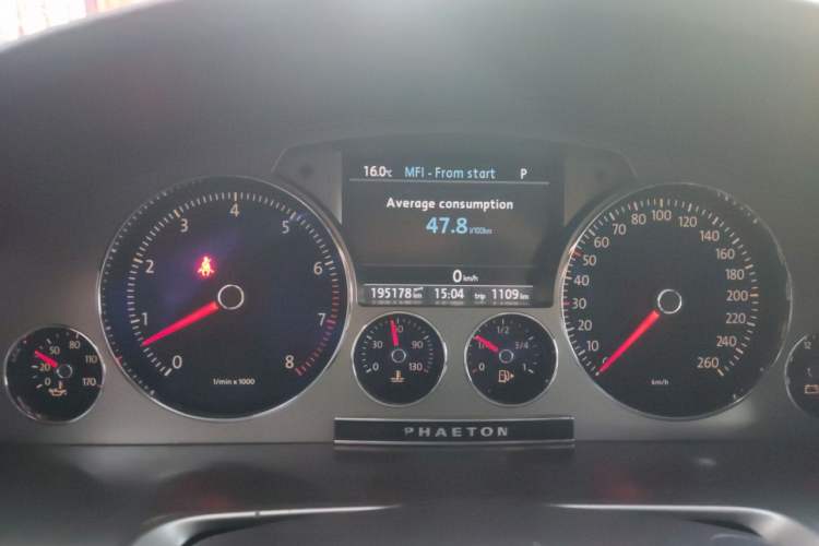 Used Volkswagen Phaeton 2011 3.6L V6 5-Seater Extended Business Edition Instrument Cluster