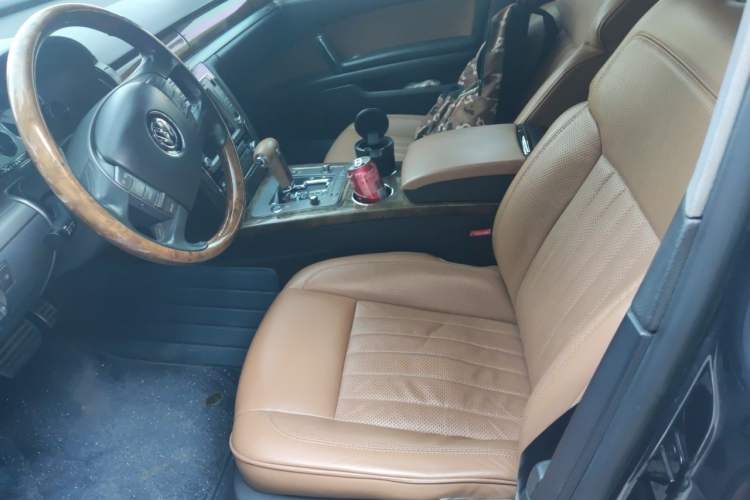 Used Volkswagen Phaeton 2011 3.6L V6 5-Seater Extended Business Edition Left Front Seat