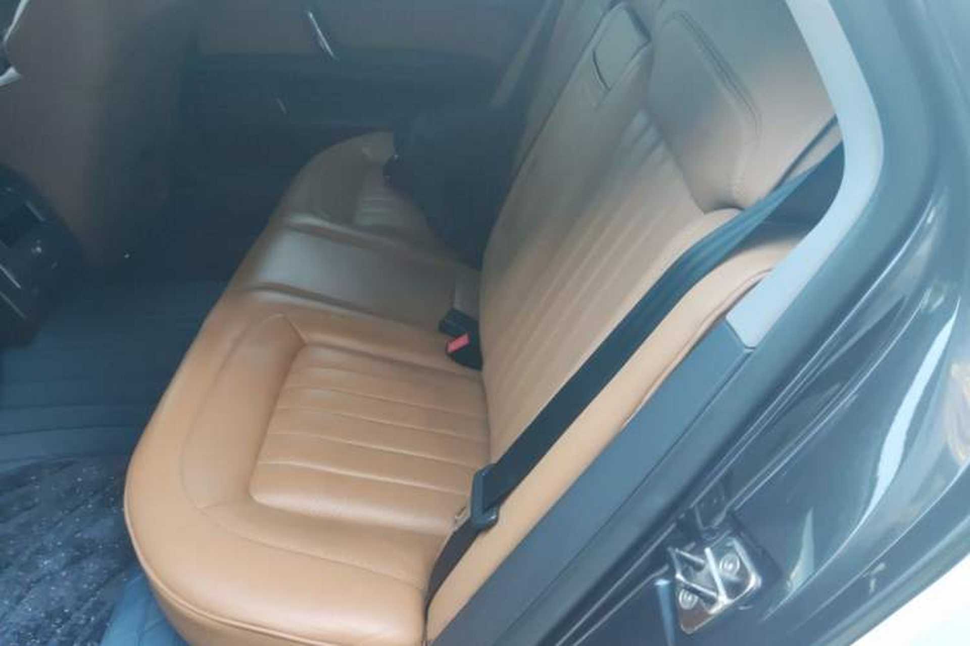 Used Volkswagen Phaeton 2011 3.6L V6 5-Seater Extended Business Edition Left Rear Seat