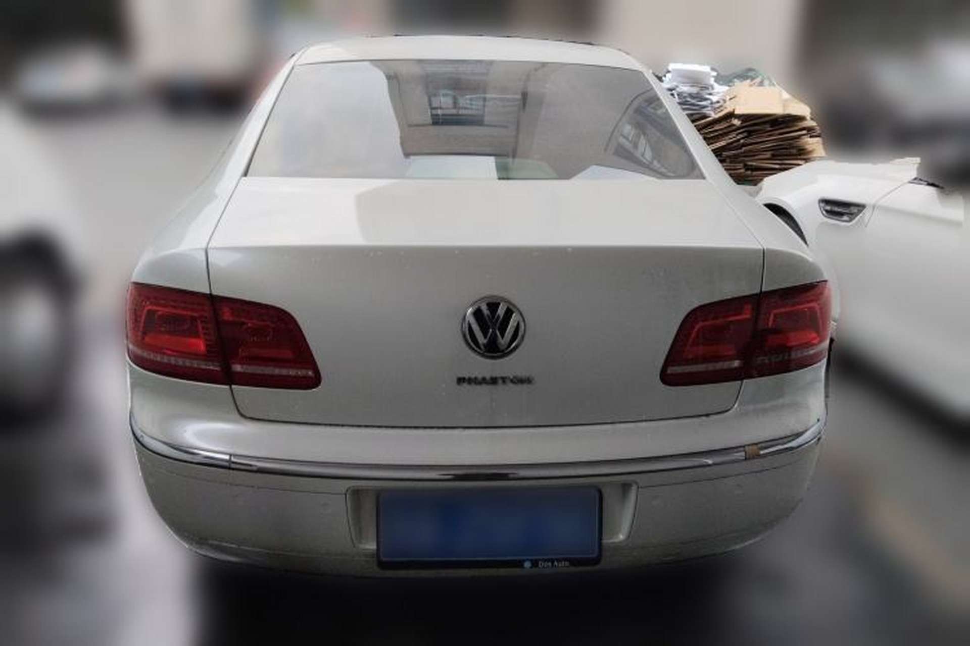 Used Volkswagen Phaeton 2011 3.6L V6 4-Seater Extended-Length Individual Edition Rear