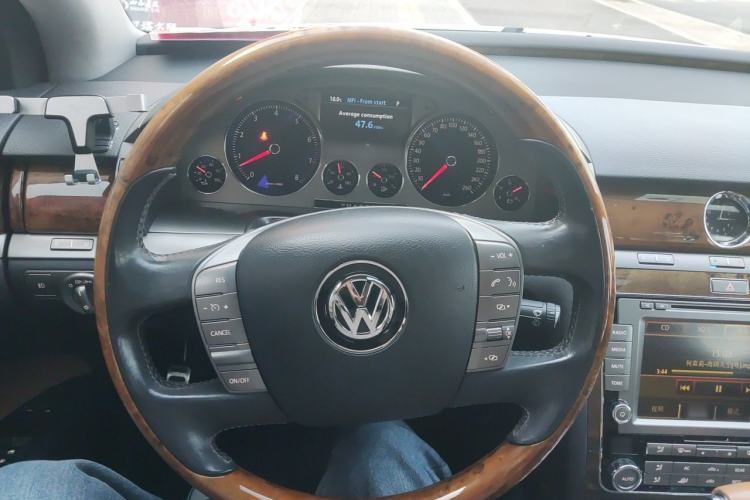 Used Volkswagen Phaeton 2011 3.6L V6 5-Seater Extended Business Edition Steering Wheel