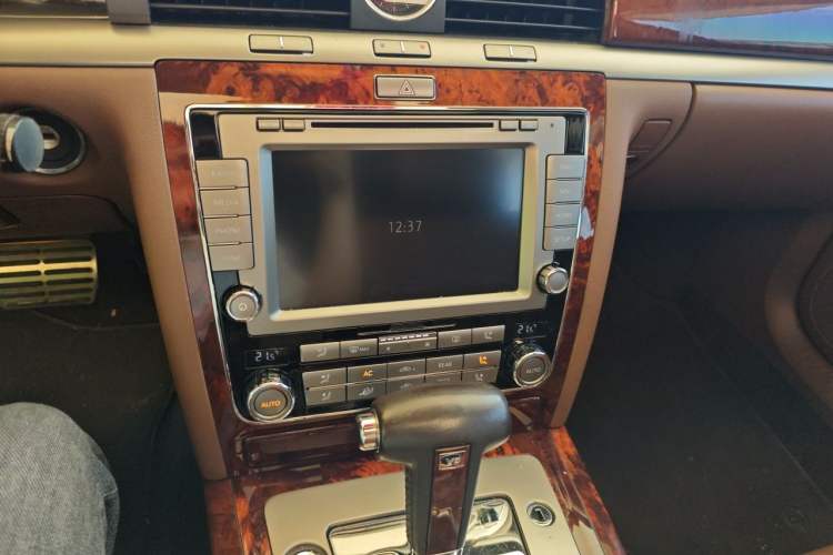 Used Volkswagen Phaeton 2012 3.0L Executive Version Audio And AC Panel